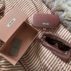 Miu Miu Miu Regard sunglasses